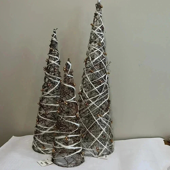 Christmas Decor - Picture 2 of 9